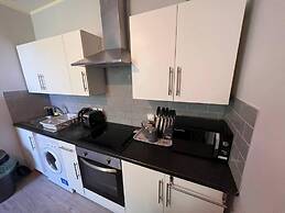 Impeccable 2-bed Apartment by Cardiff City Centre