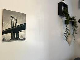 Impeccable 2-bed Apartment by Cardiff City Centre