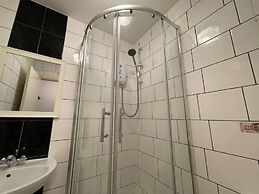 Impeccable 2-bed Apartment by Cardiff City Centre