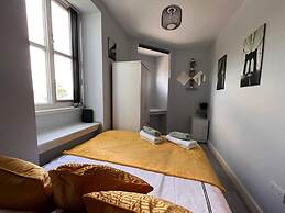 Impeccable 2-bed Apartment by Cardiff City Centre