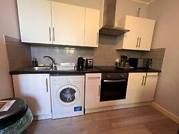 Impeccable 2-bed Apartment by Cardiff City Centre