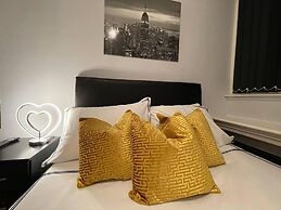 Impeccable 2-bed Apartment by Cardiff City Centre