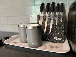 Impeccable 2-bed Apartment by Cardiff City Centre