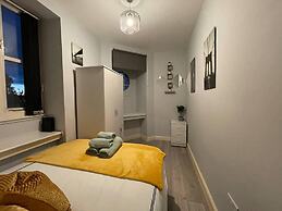Impeccable 2-bed Apartment by Cardiff City Centre