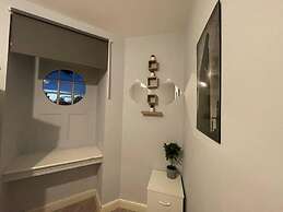 Impeccable 2-bed Apartment by Cardiff City Centre