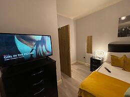 Impeccable 2-bed Apartment by Cardiff City Centre