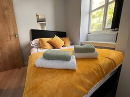 Impeccable 2-bed Apartment by Cardiff City Centre