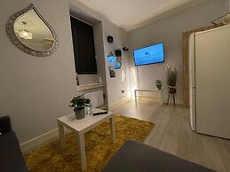 Impeccable 2-bed Apartment by Cardiff City Centre