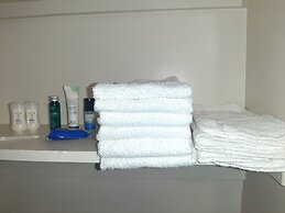 The New Star Motel with Studio-Kitchens: 1950s Extended-Stay Lodging a