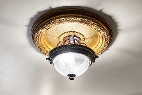 The New Star Motel with Studio-Kitchens: 1950s Extended-Stay Lodging a