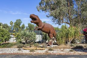 The New Star Motel with Studio-Kitchens: 1950s Extended-Stay Lodging a