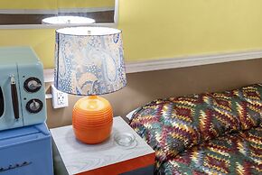 The New Star Motel with Studio-Kitchens: 1950s Extended-Stay Lodging a