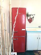 The New Star Motel with Studio-Kitchens: 1950s Extended-Stay Lodging a