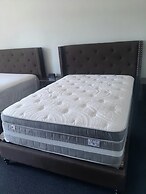 The New Star Motel with Studio-Kitchens: 1950s Extended-Stay Lodging a