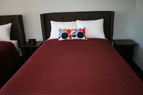 The New Star Motel with Studio-Kitchens: 1950s Extended-Stay Lodging a