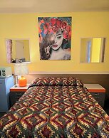 The New Star Motel with Studio-Kitchens: 1950s Extended-Stay Lodging a