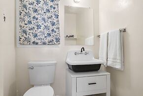 The New Star Motel with Studio-Kitchens: 1950s Extended-Stay Lodging a