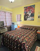 The New Star Motel with Studio-Kitchens: 1950s Extended-Stay Lodging a