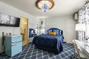 The New Star Motel with Studio-Kitchens: 1950s Extended-Stay Lodging a