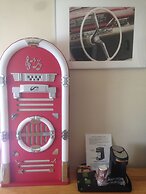 The New Star Motel with Studio-Kitchens: 1950s Extended-Stay Lodging a