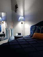 The New Star Motel with Studio-Kitchens: 1950s Extended-Stay Lodging a