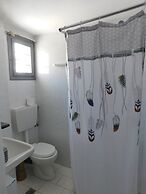 Perissa Art Villa - Kitchen & Washing Machine