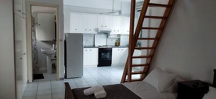 Perissa Art Villa - Kitchen & Washing Machine