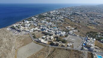 Perissa Art Villa - Kitchen & Washing Machine