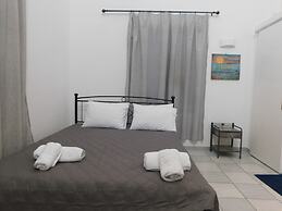 Perissa Art Villa - Kitchen & Washing Machine