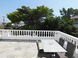 Perissa Art Villa - Kitchen & Washing Machine