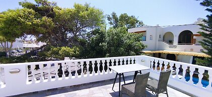 Perissa Art Villa - Kitchen & Washing Machine