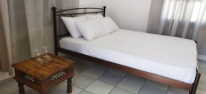 Perissa Art Villa - Kitchen & Washing Machine