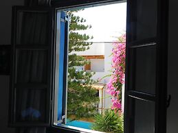 Perissa Art Villa - Kitchen & Washing Machine