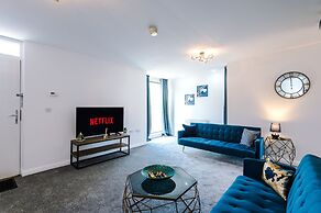 3 Bed House Manchester by MCR Dens