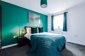 5 Bed House Manchester by MCR Dens