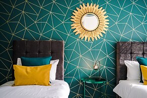 5 Bed House Manchester by MCR Dens