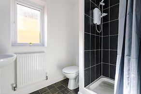 5 Bed House Manchester by MCR Dens