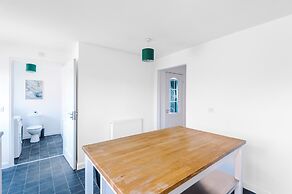 5 Bed House Manchester by MCR Dens