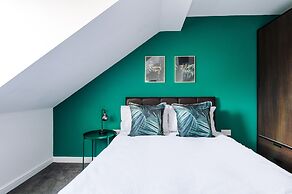 5 Bed House Manchester by MCR Dens