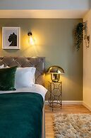 HOLT - Bagheera's Den