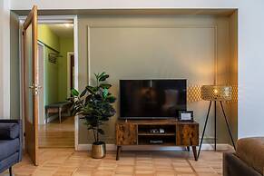 HOLT - Bagheera's Den