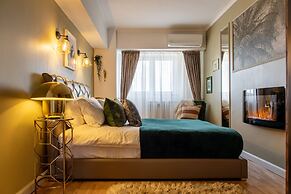 HOLT - Bagheera's Den