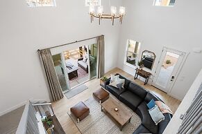 Rendezvous at the Shores by RedAwning