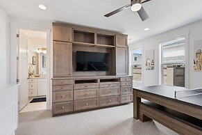 Rendezvous at the Shores by RedAwning