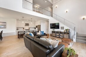 Rendezvous at the Shores by RedAwning