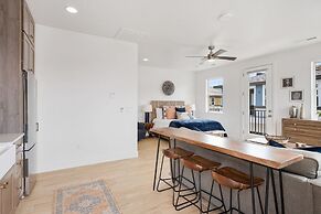 Rendezvous at the Shores by RedAwning