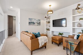 Rendezvous at the Shores by RedAwning