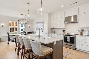 Rendezvous at the Shores by RedAwning