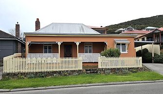Albany Historic Cottage by the BnB Collection