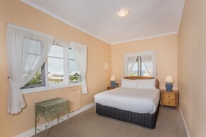 Albany Historic Cottage by the BnB Collection